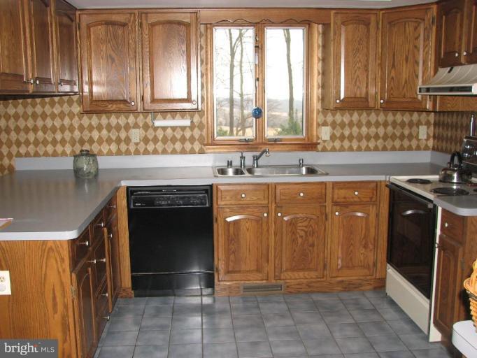 1711 Scott Road Pylesville, MD 21132 - Photo 7 of 30 Ceramic tile floor