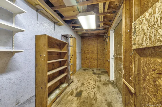 a view of walk in closet