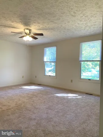 a view of empty room with window