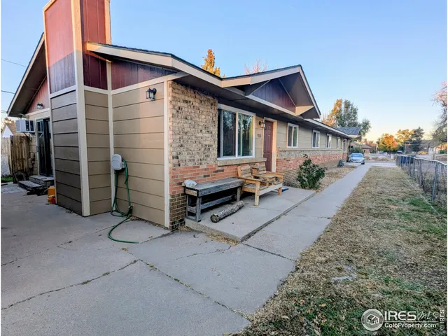 a view of house along with street