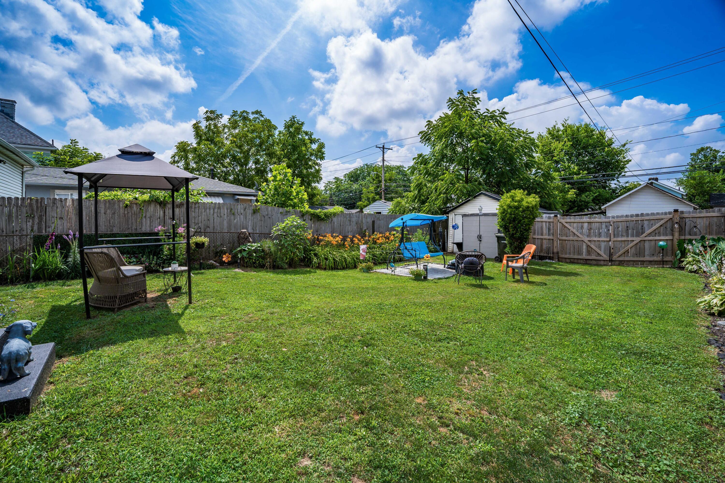 1581 East Weber Road Columbus, OH 43211 - Photo 33 of 41 Featuring a nice new privacy fence!