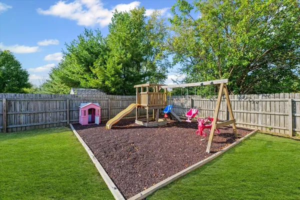 $339,900 | 1708 Magnolia Drive, St. Joseph, IL 61873