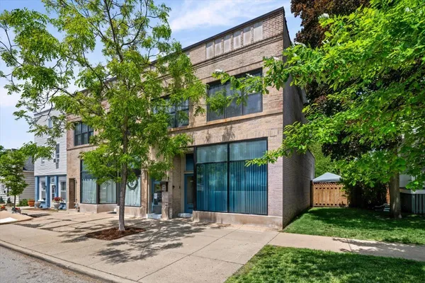 $2,300 | 1405 Greenleaf Street, Evanston, IL 60202