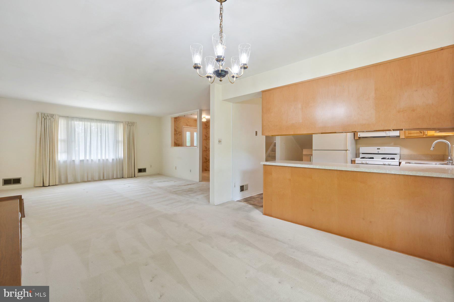 5304 Moultrie Road Springfield, VA 22151 - Photo 13 of 38 a view of a livingroom with a furniture