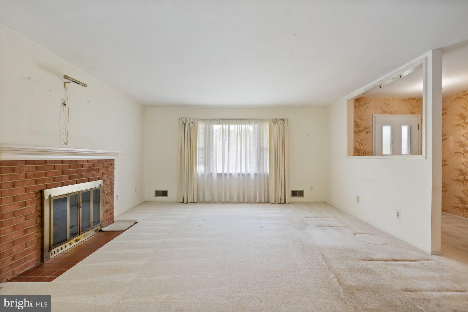 5304 Moultrie Road Springfield, VA 22151 - Photo 15 of 38 an empty room with windows