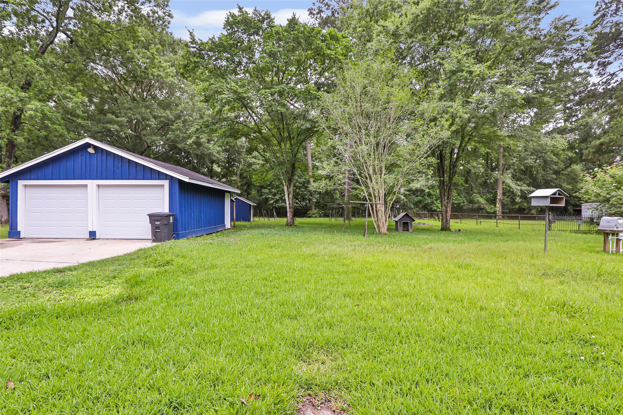 922 Lake Glen Road Houston, TX 77336 - Photo 24 of 27 Lush Grass, Room For Pool/Playground/Garden/Chicken Coop/etc.