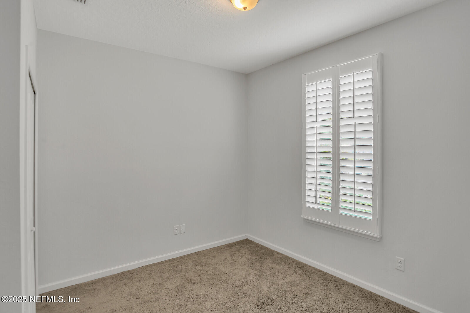 133 Leeward Island Drive St. Augustine, FL 32080 - Photo 22 of 48 an empty room with windows