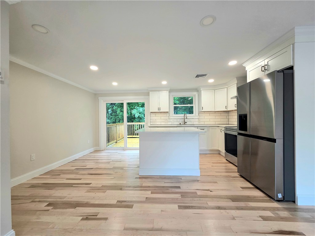 513 Knotty Oak Road Coventry, RI 02816 - Photo 13 of 36 w/dining area