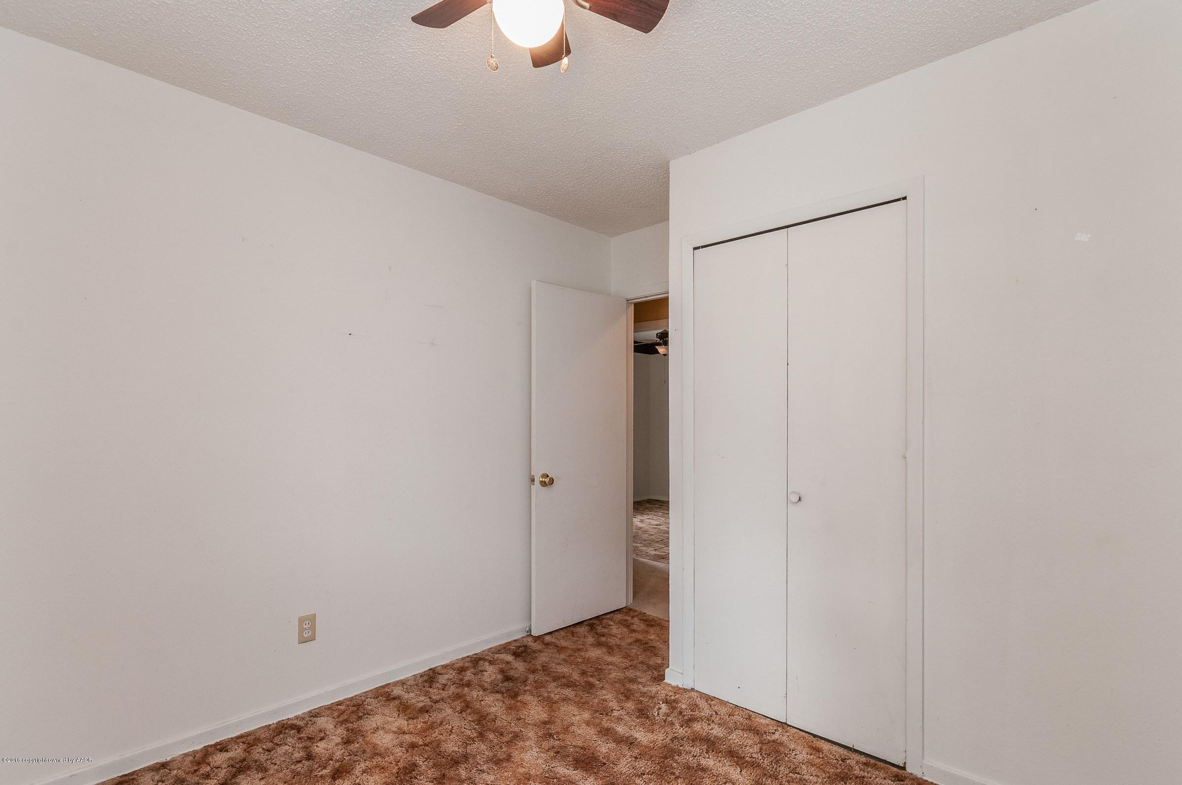 5312 Parker Street Amarillo, TX 79110 - Photo 11 of 13 a view of hallway