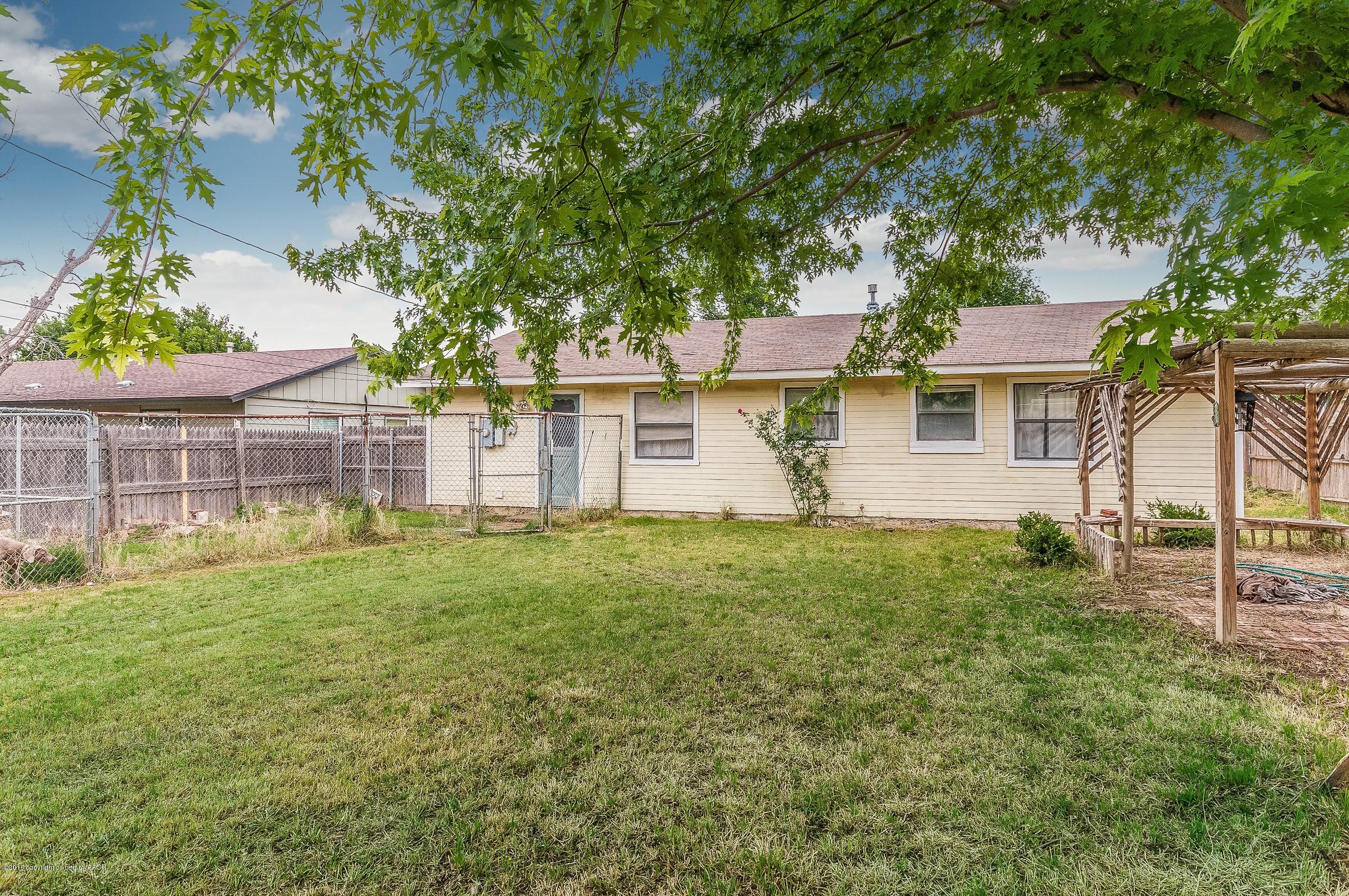 5312 Parker Street Amarillo, TX 79110 - Photo 13 of 13 front view of a house with a yard