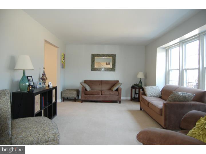 101 Morgan Road Aston, PA 19014 - Photo 4 of 25 Living Room