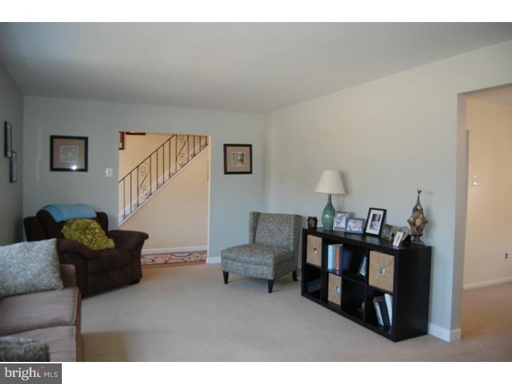 101 Morgan Road Aston, PA 19014 - Photo 6 of 25 Living Room