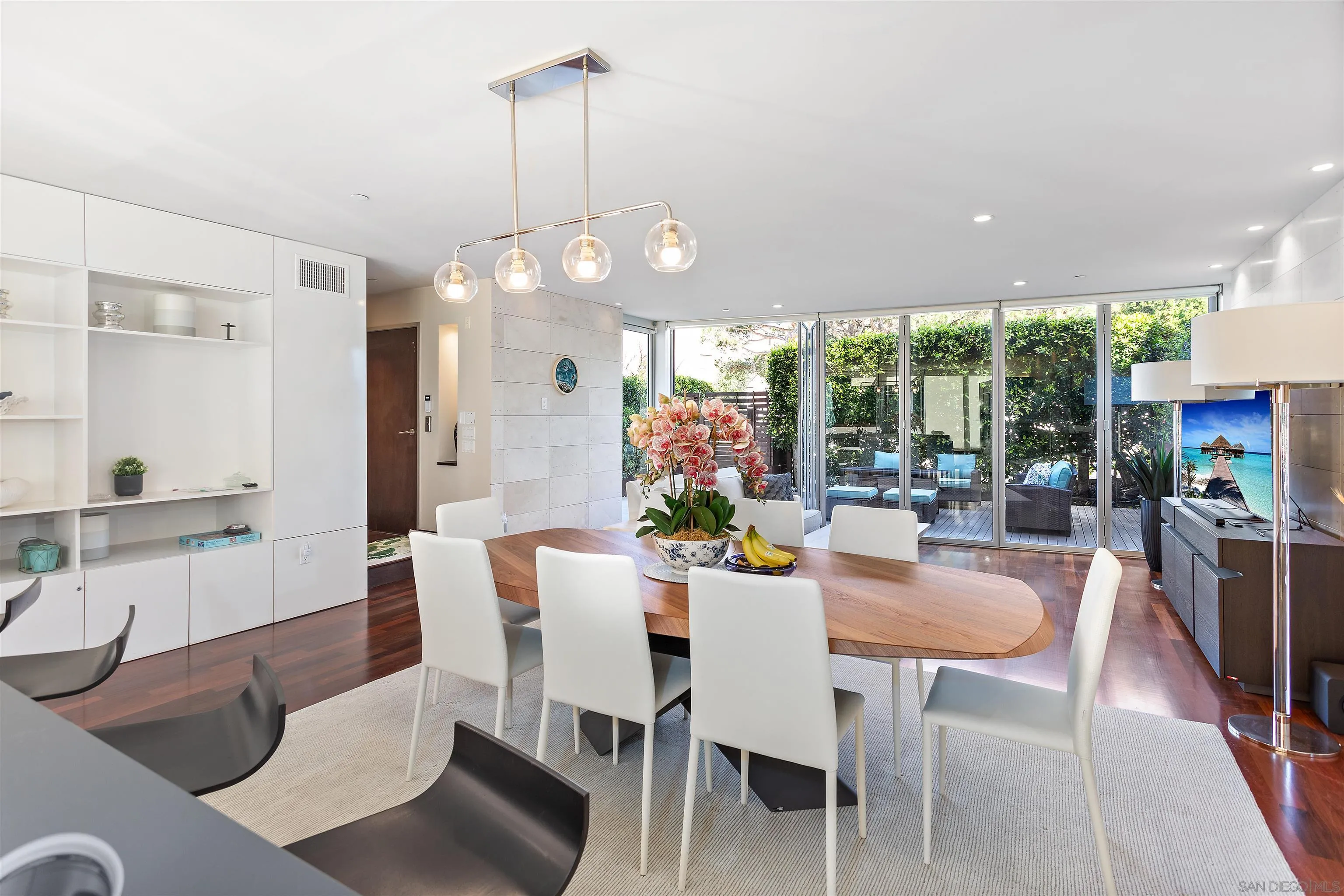 427 Ravina Street La Jolla, CA 92037 - Photo 30 of 36 a view of a dining room and livingroom view