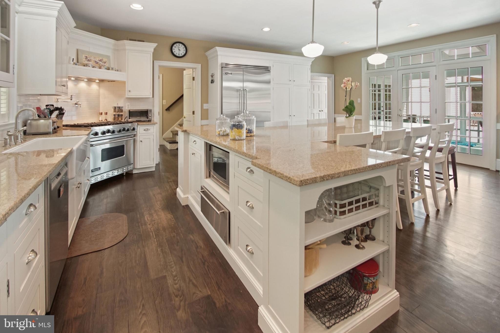 10306 Cutters Lane Potomac, MD 20854 - Photo 12 of 58 Room for your cookbooks, too!