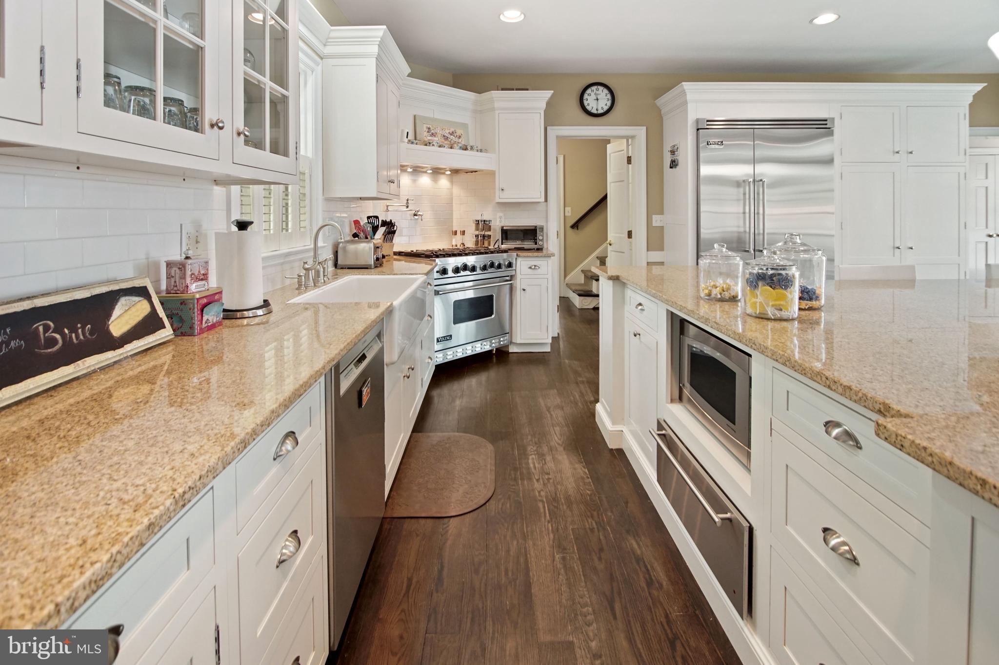 10306 Cutters Lane Potomac, MD 20854 - Photo 13 of 58 Professional series appliances