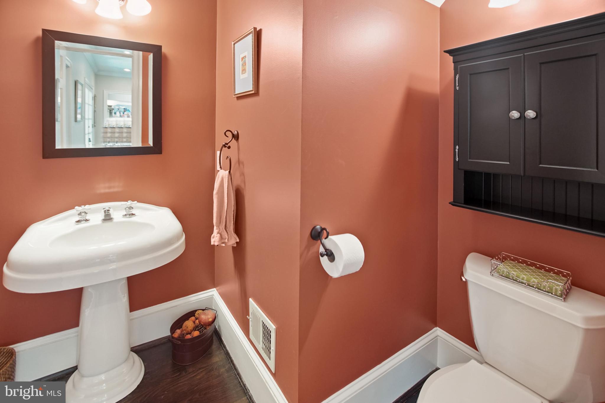 10306 Cutters Lane Potomac, MD 20854 - Photo 17 of 58 Main level powder room