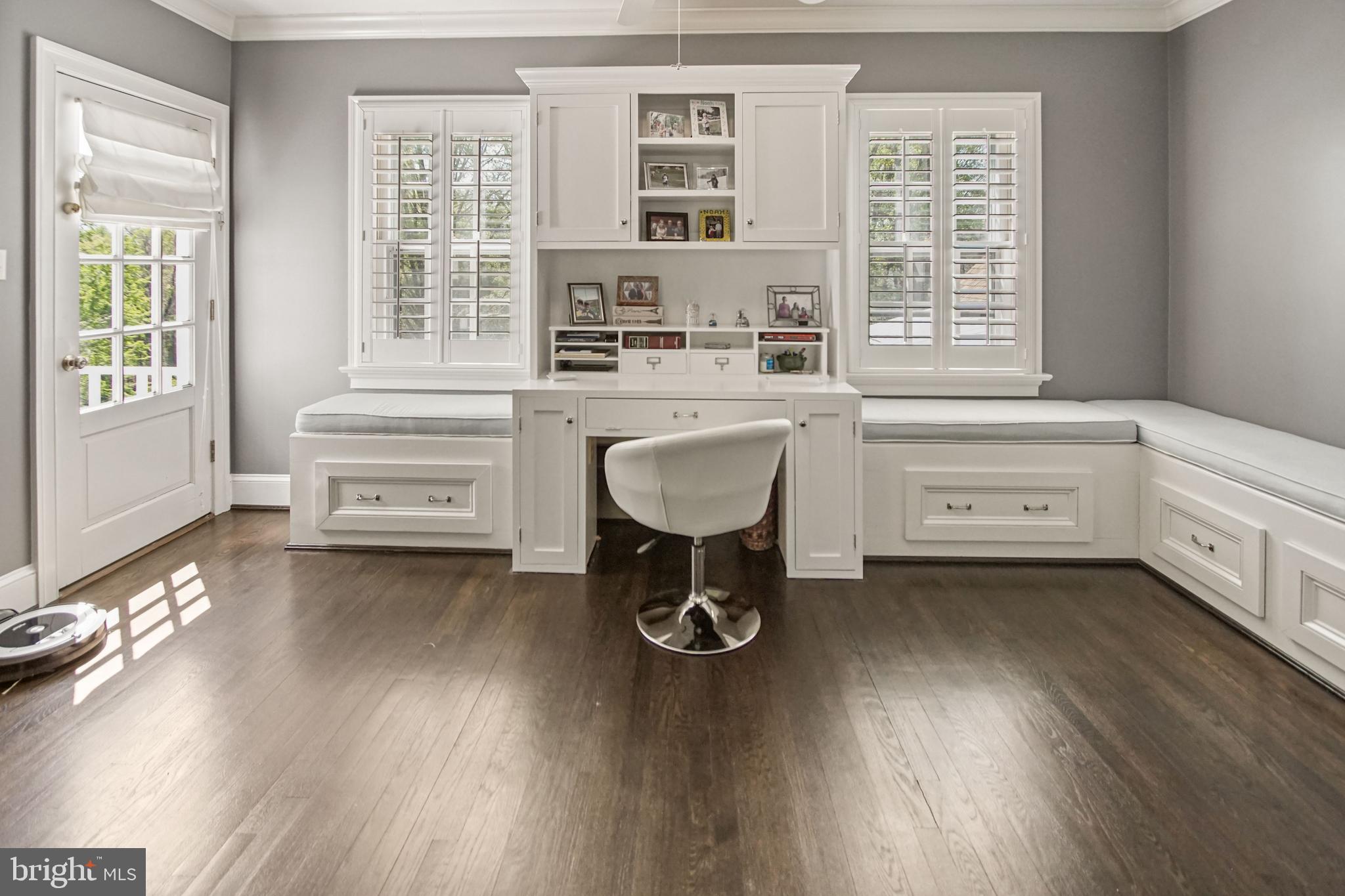 10306 Cutters Lane Potomac, MD 20854 - Photo 20 of 58 Computer station in owner's room opens to balcony!