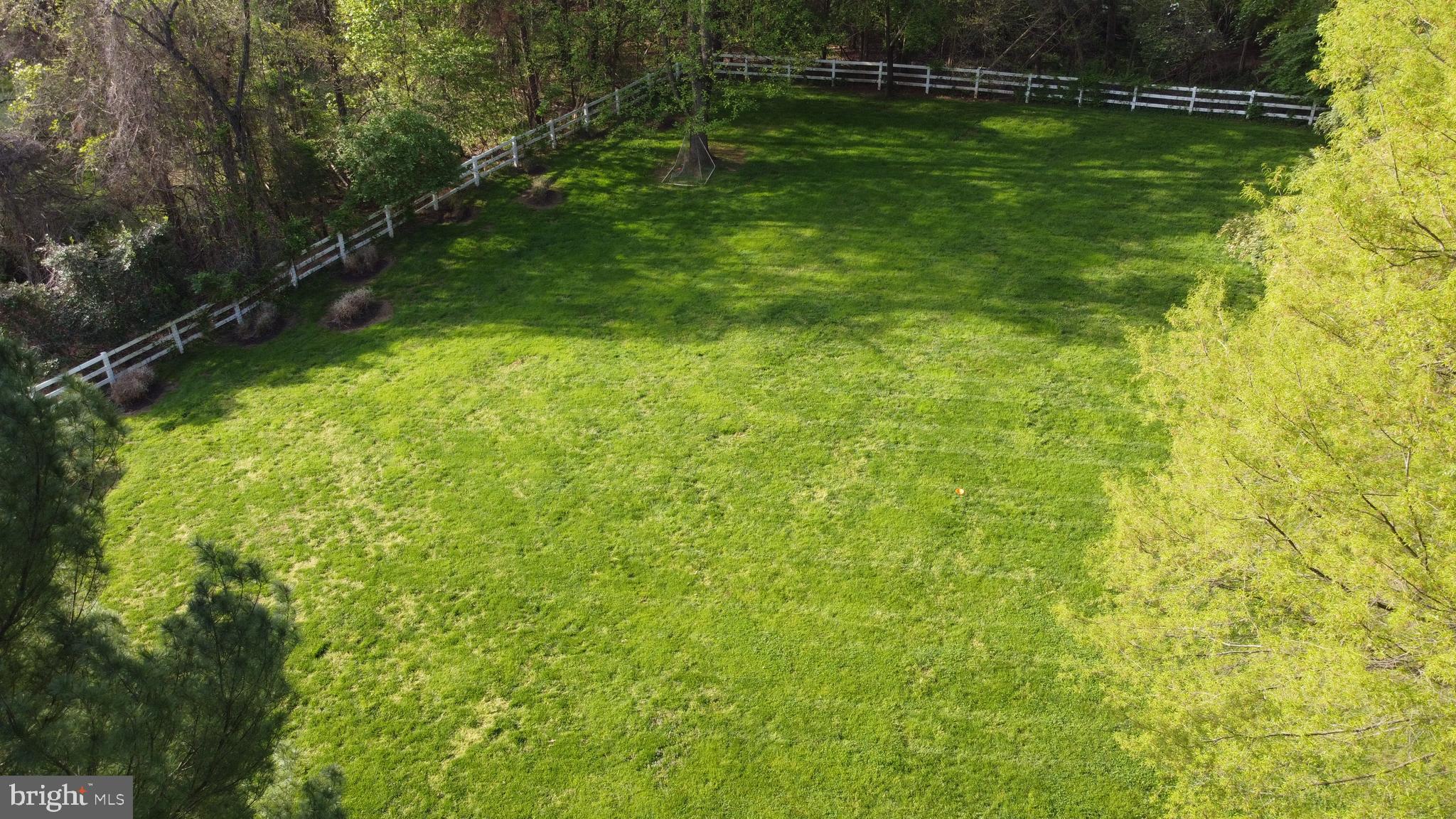 10306 Cutters Lane Potomac, MD 20854 - Photo 47 of 58 Here's the lawn from above...magical!