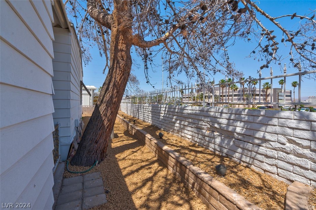 4564 Royal Ridge Way Las Vegas, NV 89103 - Photo 49 of 54 Gallery Image 49