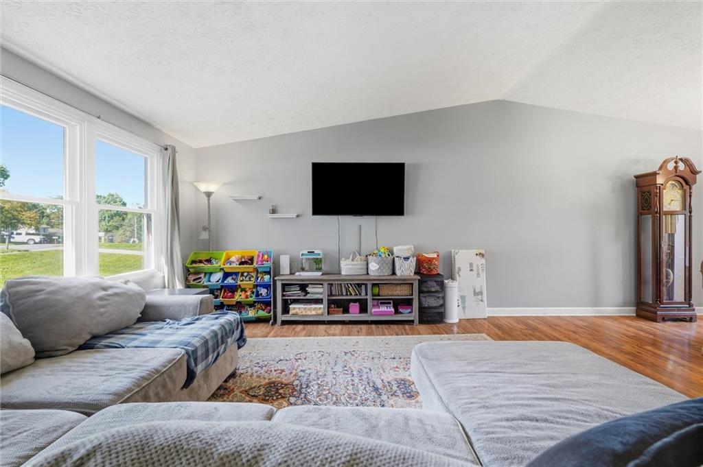 110 Glengarry Drive Coraopolis, PA 15108 - Photo 5 of 40 Gallery Image 5