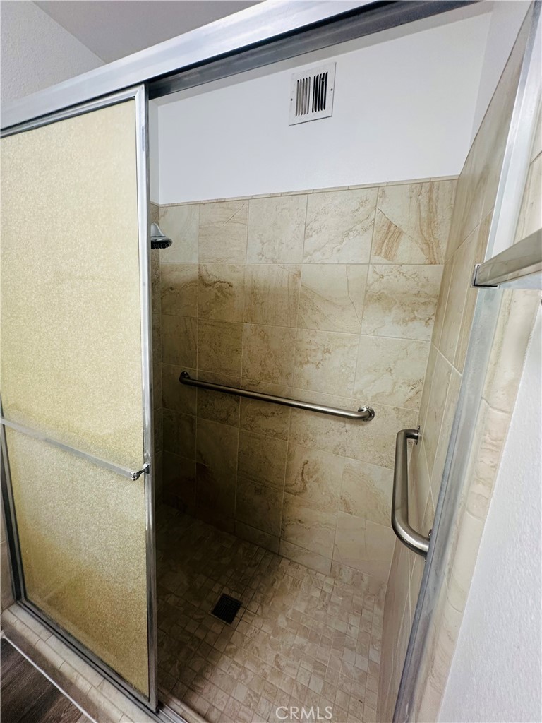 28940 Carmel Road Menifee, CA 92586 - Photo 14 of 29 Master shower.