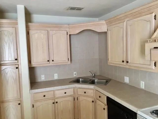 $1,500 | 2408 North I Street, McAllen, TX 78501