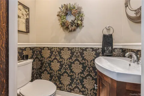 $1,745,000 | 110 Red Spring Lane, Glen Cove, NY 11542