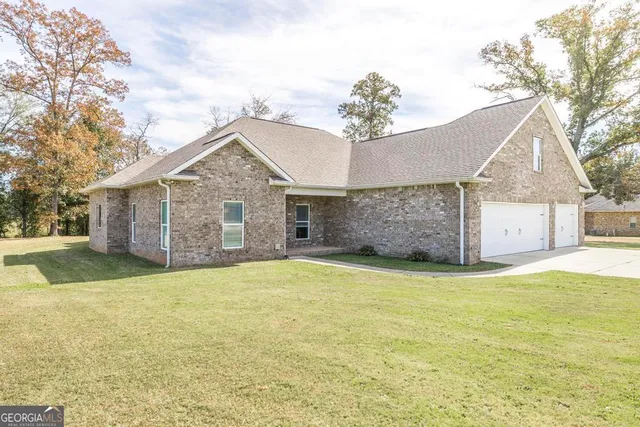 $380,000 | 219 Rowland Circle, Byron, GA 31008