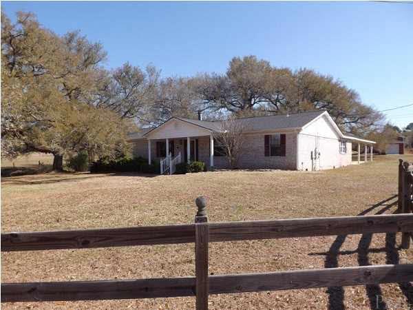 Welcome to 5538 Allie Rae Street, this home only needs a little TLC and it's ready for you move in now!!