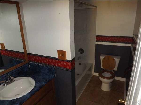 5538 Allie Rae Street Milton, FL 32570 - Photo 8 of 24 Hall bathroom