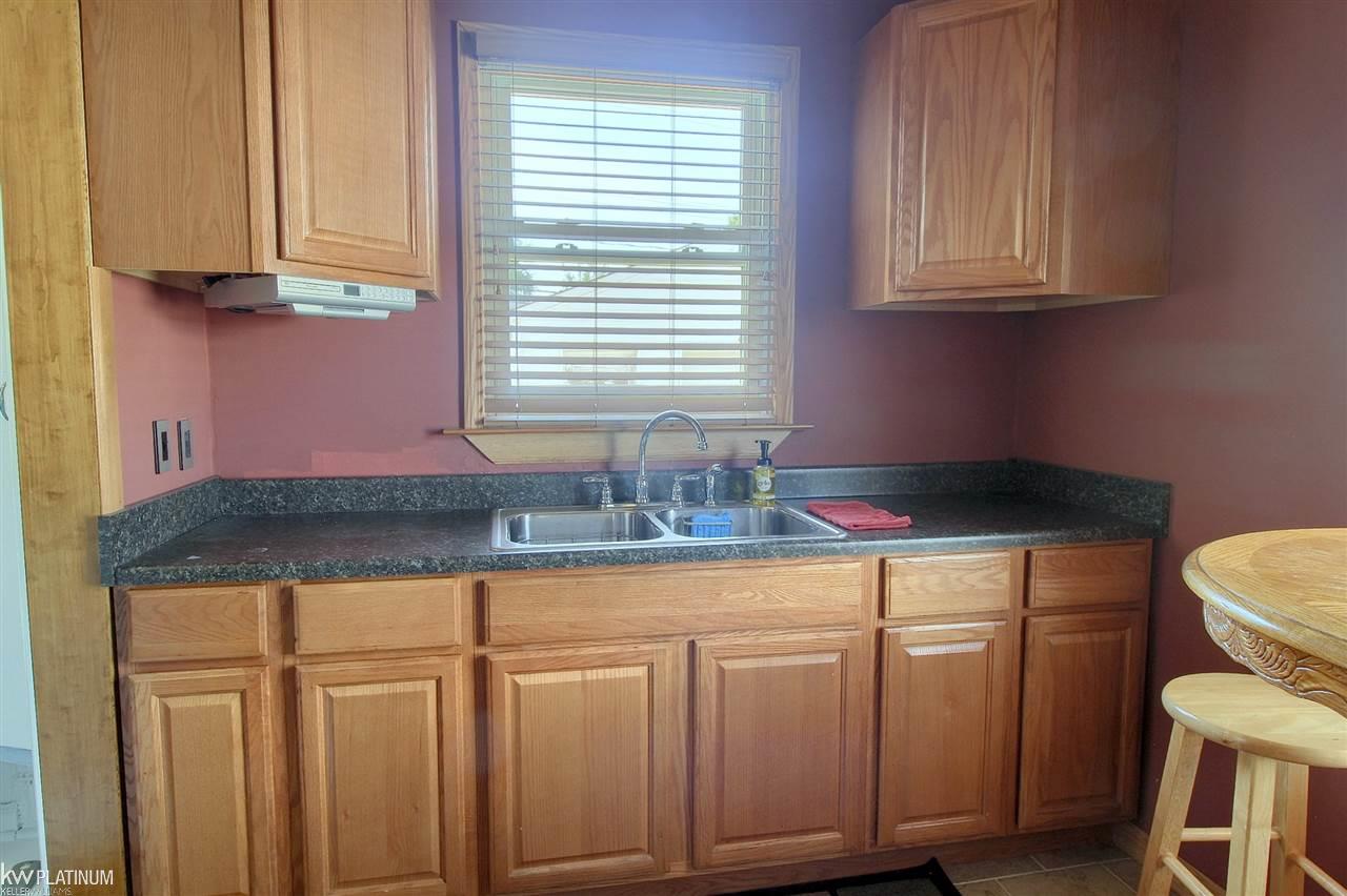 21781 Rausch Avenue Eastpointe, MI 48021 - Photo 10 of 25 50023164-9.JPG