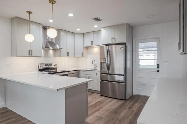 $3,000 | 781 40th Avenue Northeast, St. Petersburg, FL 33703