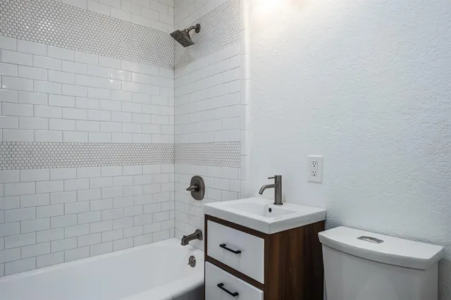 $3,000 | 781 40th Avenue Northeast, St. Petersburg, FL 33703