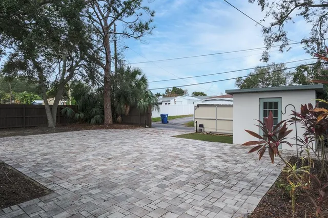 $3,000 | 781 40th Avenue Northeast, St. Petersburg, FL 33703