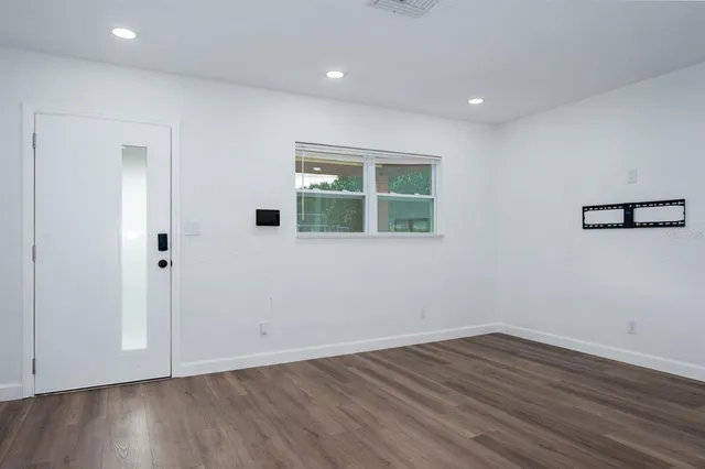 $3,000 | 781 40th Avenue Northeast, St. Petersburg, FL 33703