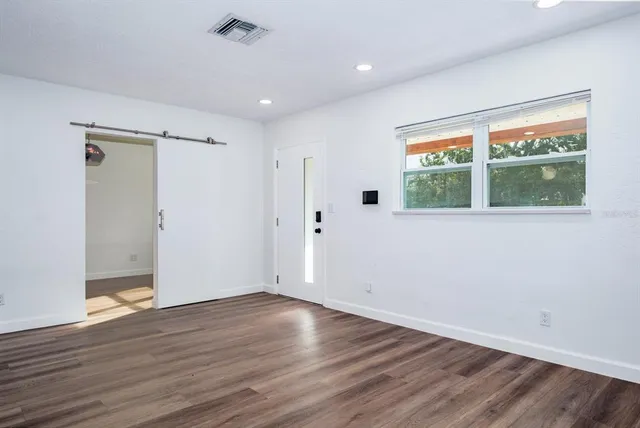 $3,000 | 781 40th Avenue Northeast, St. Petersburg, FL 33703