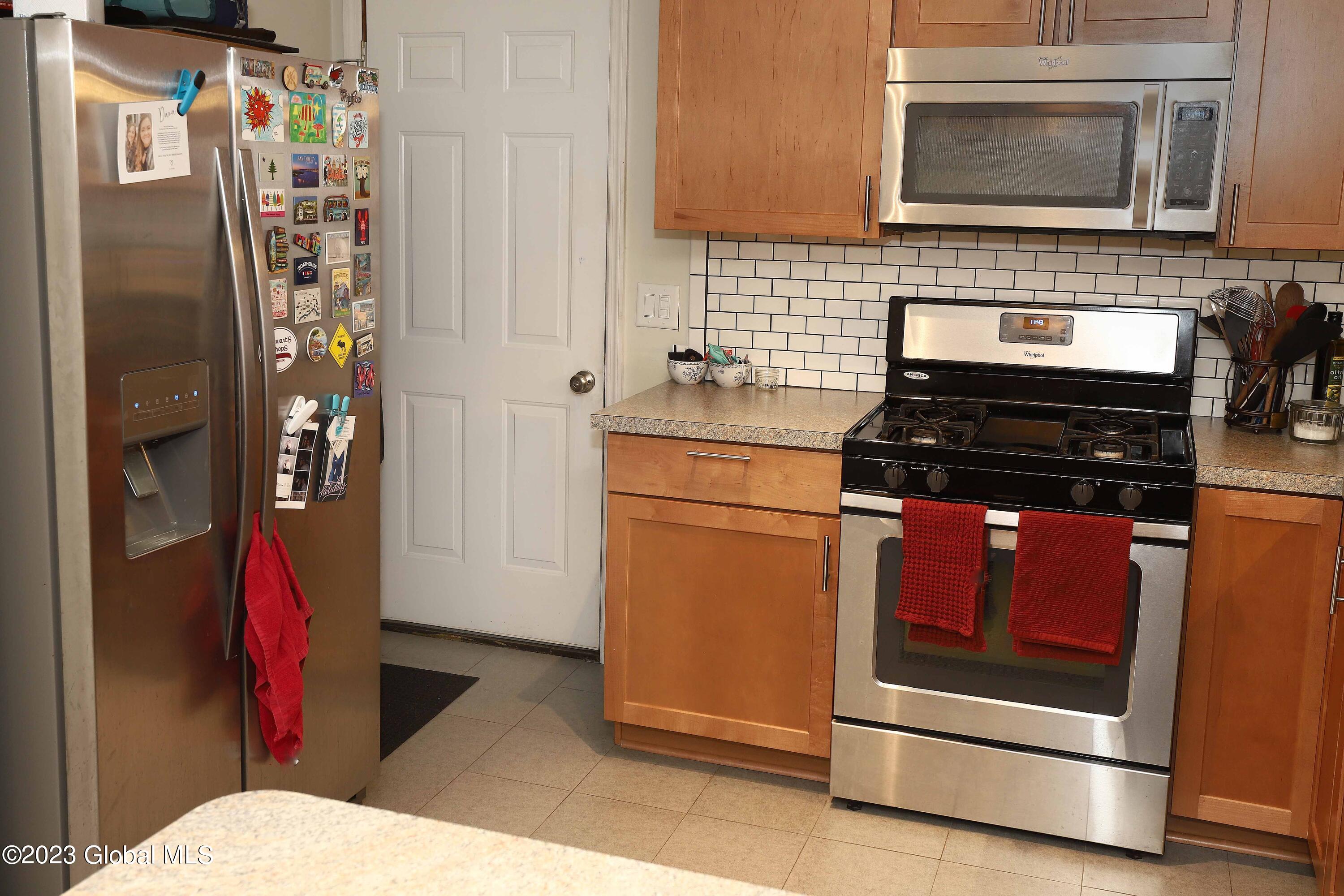 223 B Osborne Road Colonie, NY 12205 - Photo 22 of 25 stove microwave fridge