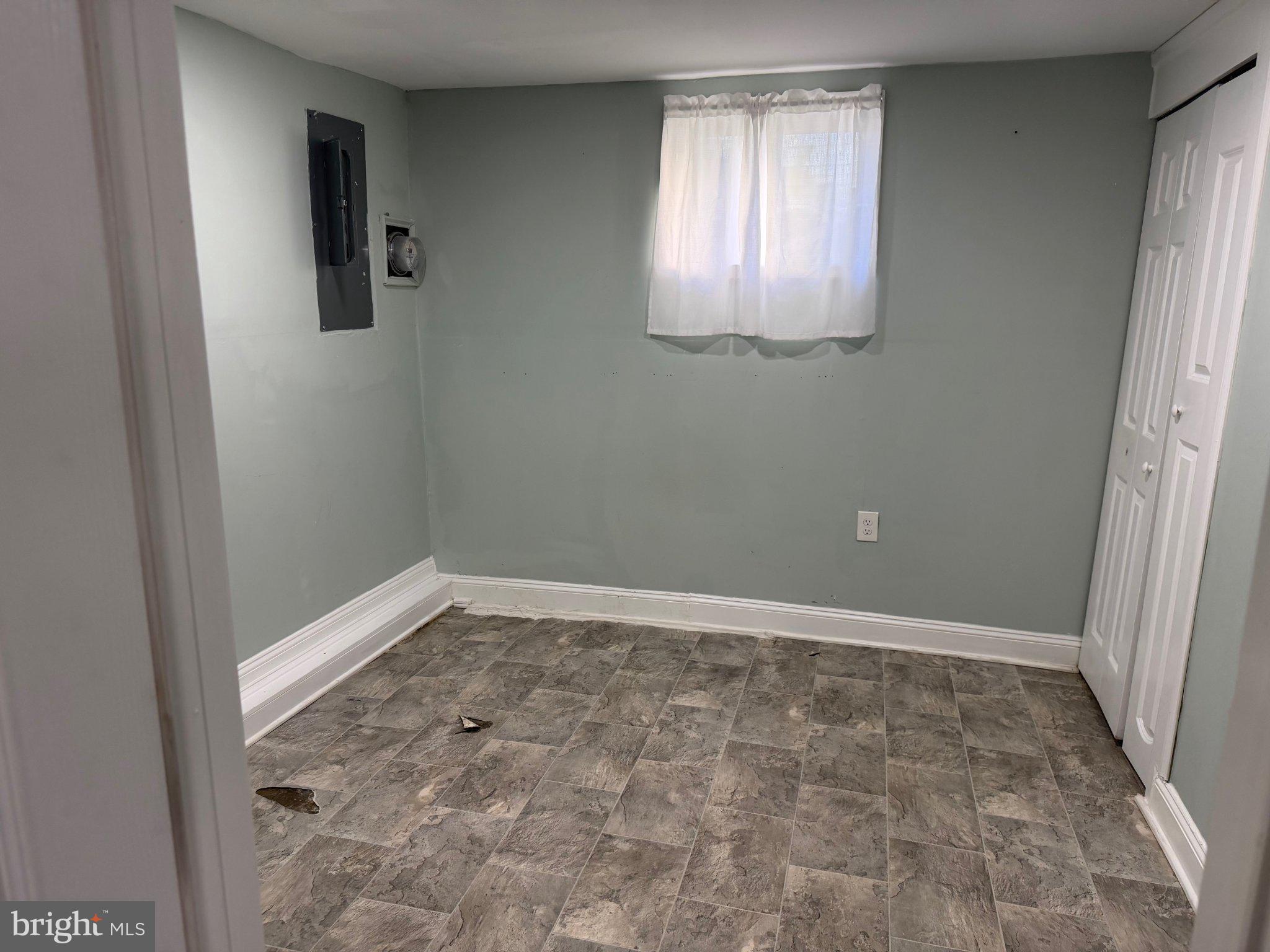 130 West Edgevale Road Baltimore, MD 21225 - Photo 6 of 37 an empty room with windows