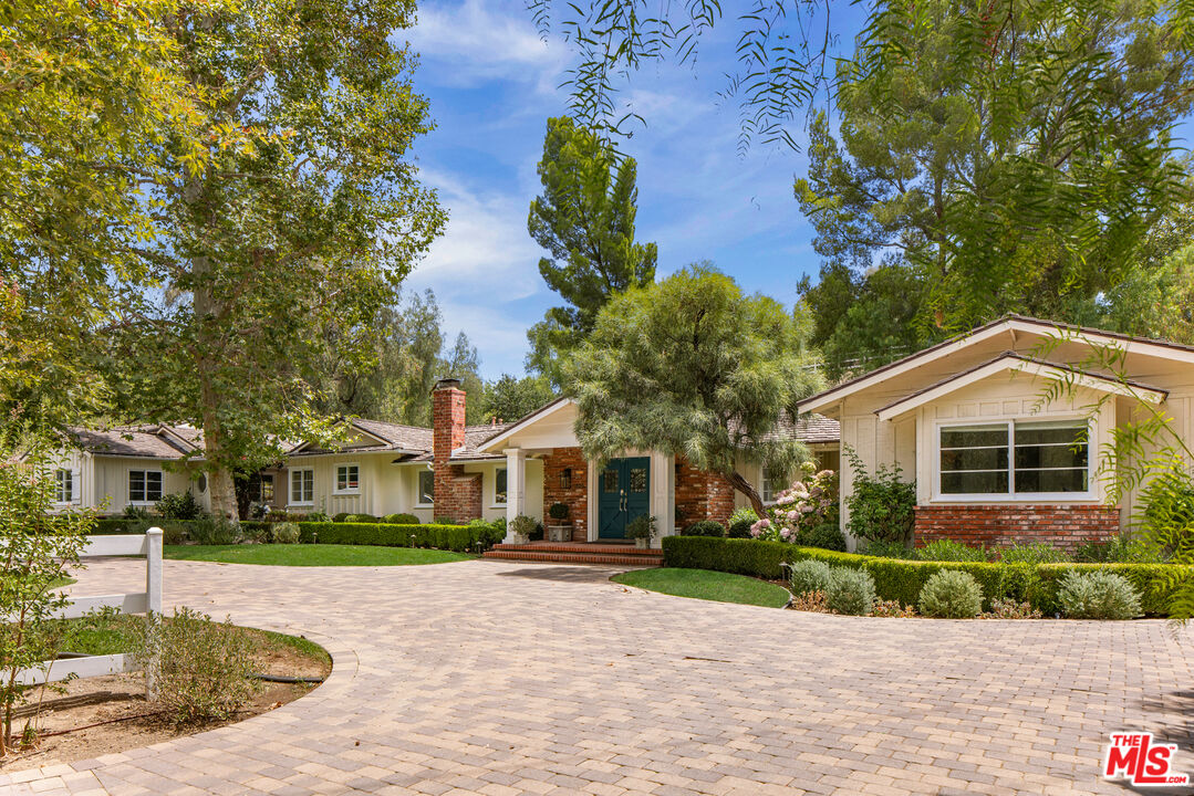 5840 Round Meadow Road Hidden Hills, CA 91302 - Photo 2 of 22