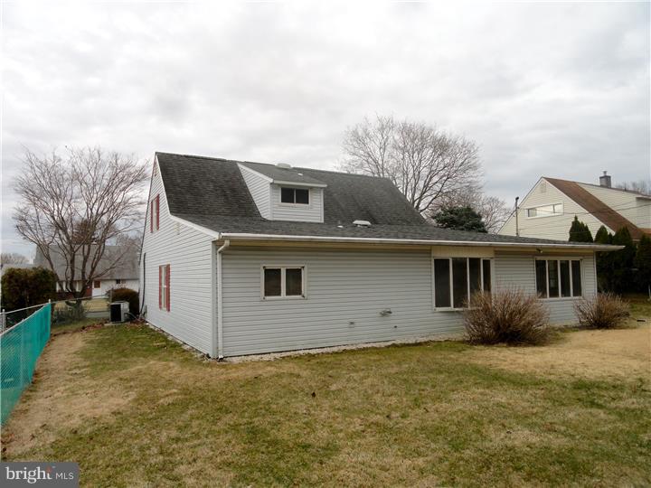11 Cable Road Levittown, PA 19057 - Photo 3 of 8 Gallery Image 3