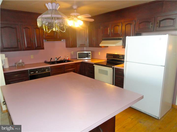 11 Cable Road Levittown, PA 19057 - Photo 5 of 8 Gallery Image 5
