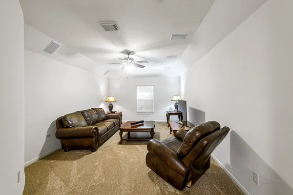 $690,000 | 1302 Lake Grayson Drive, Katy, TX 77494