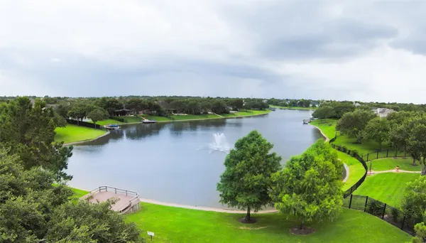 $690,000 | 1302 Lake Grayson Drive, Katy, TX 77494