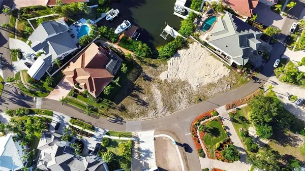 $749,000 | 962 Symphony Isles Boulevard, Apollo Beach, FL 33572