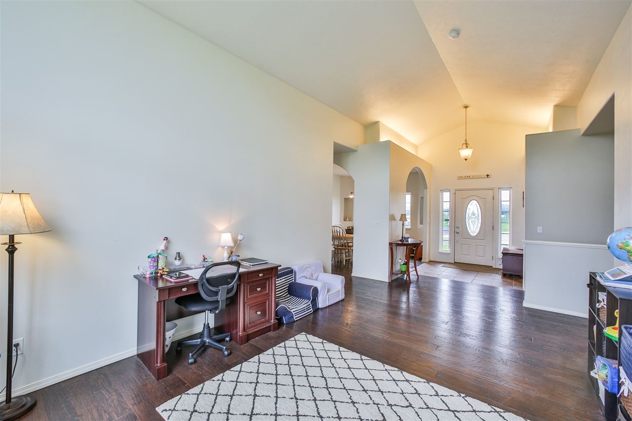 24702 North Spotted Road Deer Park, WA 99006 - Photo 3 of 20