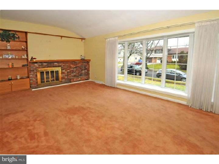 813 Orlando Road Cherry Hill, NJ 08034 - Photo 3 of 24 Living Room
