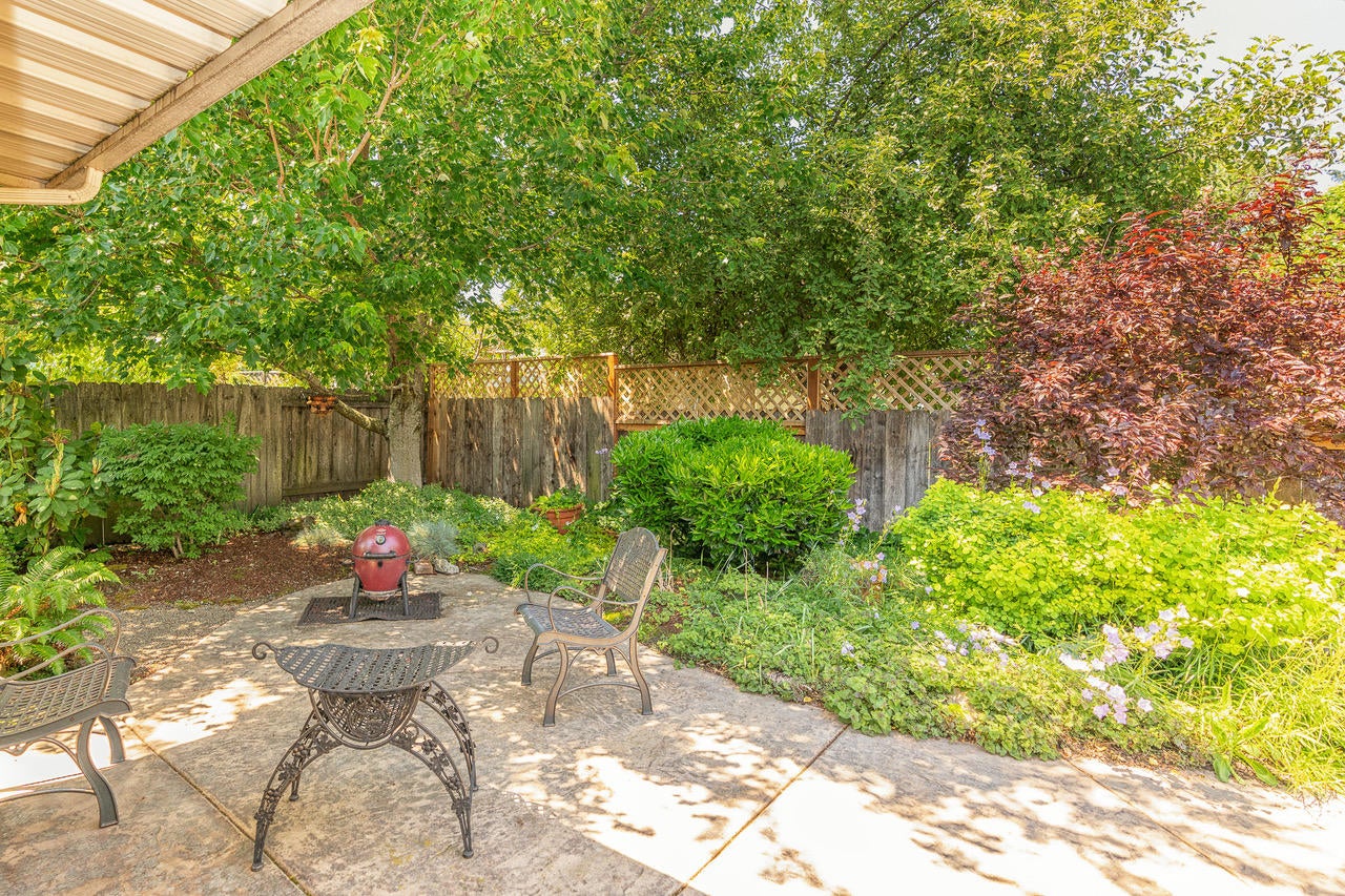644 Benjamin Way Phoenix, OR 97535 - Photo 2 of 43 644 Benjamin (7 of 103)-Edit