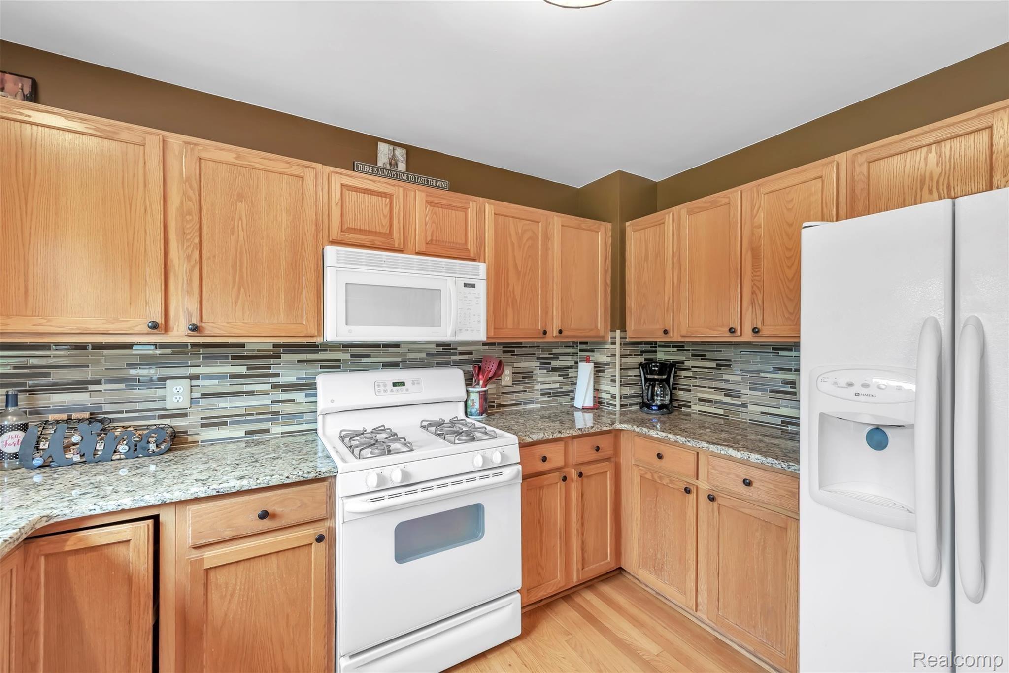 1858 Park Ridge Court Howell, MI 48843 - Photo 16 of 44 Kitchen