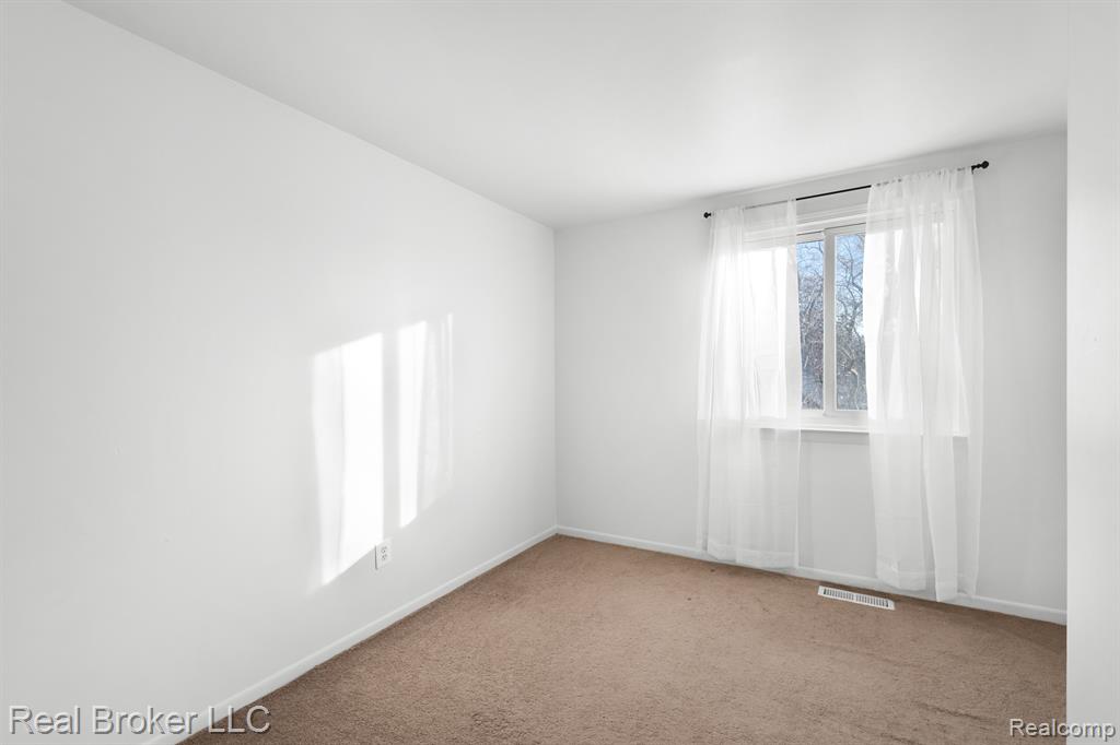 2717 Tiptree Path Flint, MI 48506 - Photo 15 of 24 Gallery Image 15