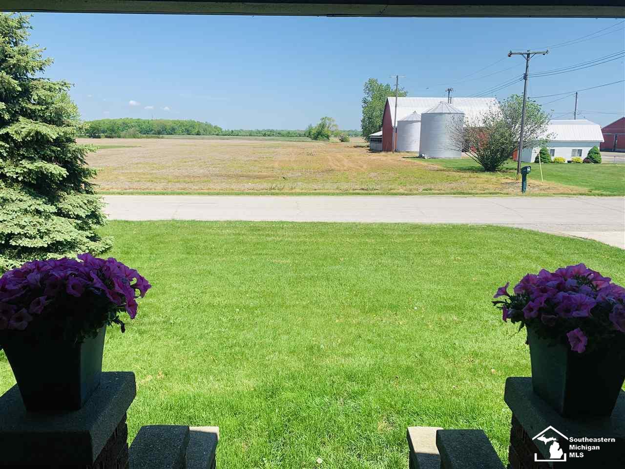 2610 East Labo Road Carleton, MI 48117 - Photo 3 of 11